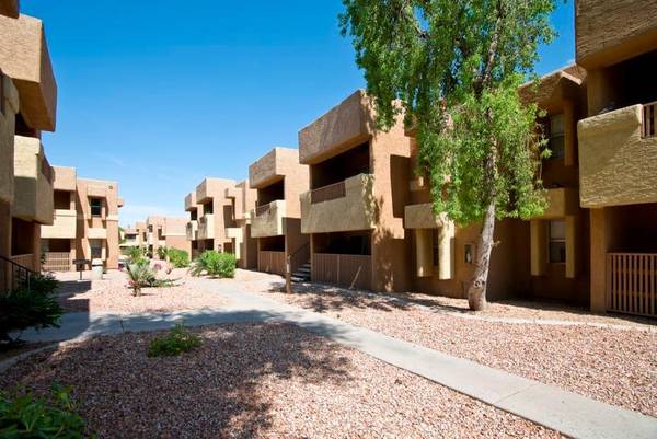 $1,299 / 2br - 980ft2 - City Outside, Tranquility Inside. - $500 Move In Special, Call Today! (In Phoenix conveniently located just off SR 143)64024995794561124