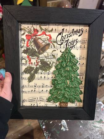 Bring a touch of vintage Christmas charm into your home! 1