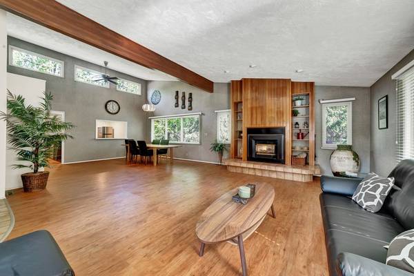 $2,000 / 2br - 1500ft2 - Creek Gem in Downtown!! (Anchorage, AK)63416756379649121