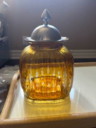 Artland Amber Glass Cookie Jar - $10 (North Hollywood)63471472432899121