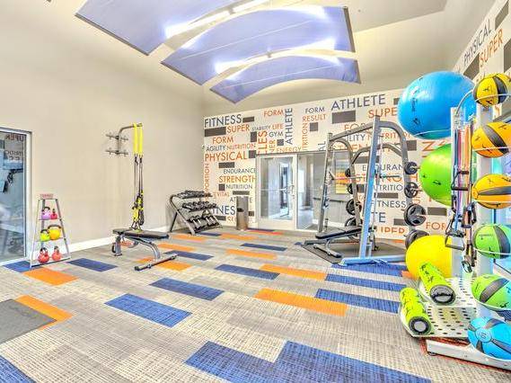 $2,261 / 3br - 1141ft2 - Armarios Empotrados, Lavadora/Secadora, Piscina (4415 5th Street Renton, WA 98059)63850640420225123