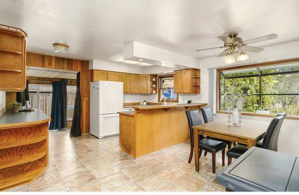 $2,820 / 2br - 1496ft2 - 4766 SE Washington Pl (Milwaukie)63831397159041124