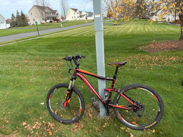 Salvo Pro Mountain Bike - Full Suspension 1