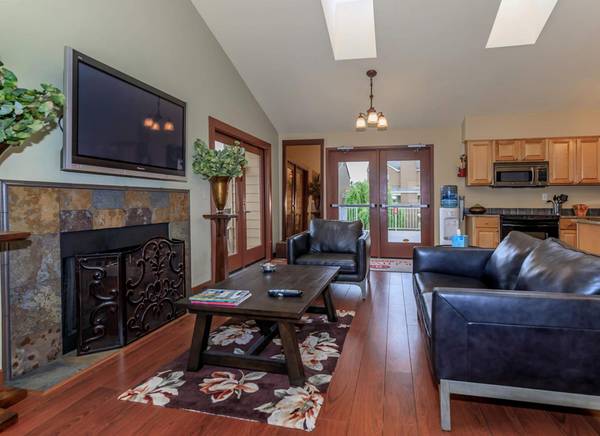 $1,895 / 2br - Business Center, Wood Burning Fireplace - 2 Bed Apt + in Unit WD Set (Tigard)63870108927745124