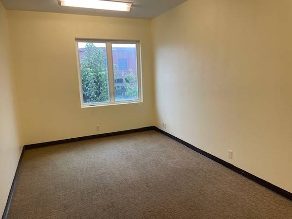 $690 / 220ft2 - Downtown Professional Office - opening widnows (sebastopol)63928543940994121