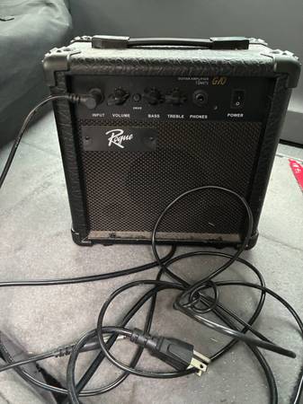 PORTABLE GUITAR AMPLIFIER WITH GUITAR CORD 1