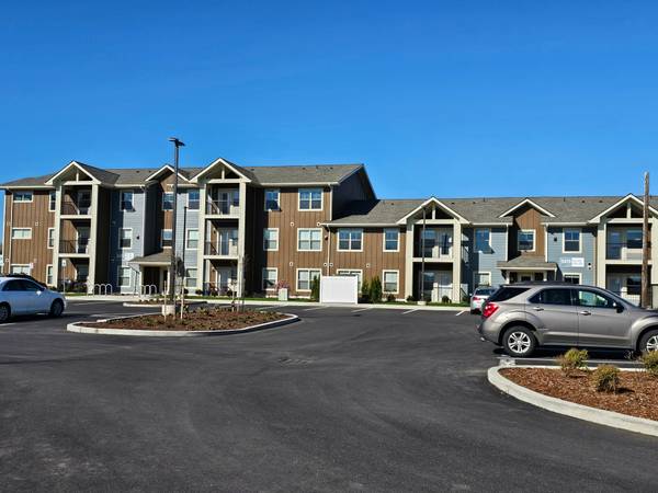 $591 / 2br - Large Closets, Washer & Dryer, Full Kitchen (5350 SW Country Club Dr, Corvallis, OR)63624830272385122
