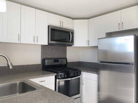 $2,652 / 2br - 778ft2 - Beautiful kitchen w/above the gas range microwave (Punahou and Young)63939665378179124