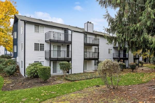 $1,995 / 2br - 950ft2 - Spacious Closets, Fully Equipped Kitchens, Clubhouse with Game Room63845963494145123