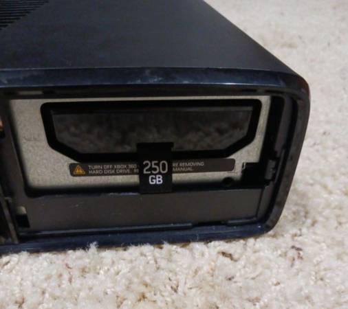 Xbox 360 s gaming console - $30 (Everett)63444059487489121