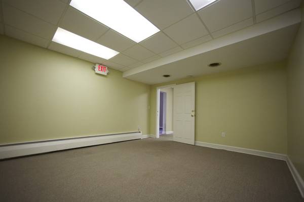 $850 / 255ft2 - Espacio de Oficina Pequeño Perfecto y Económico (Arbutus)63694668216195124