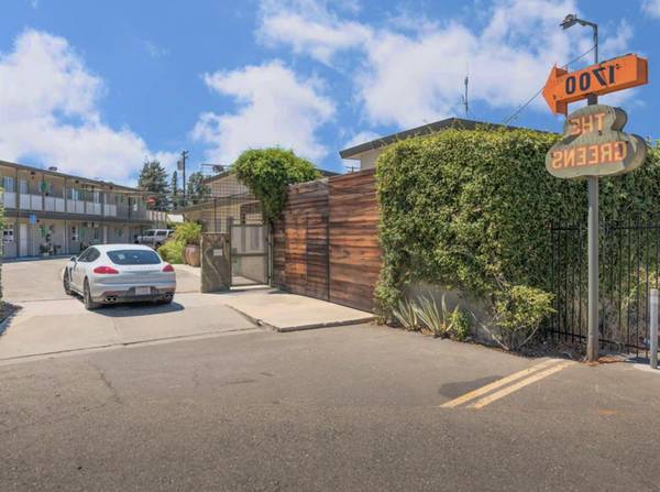 $500 / 1br - TARIFA SEMANAL en Del Paso - ¡Habitación amueblada más café y sábanas limpias! (Del Paso Blvd en Sacramento)63790713699587122