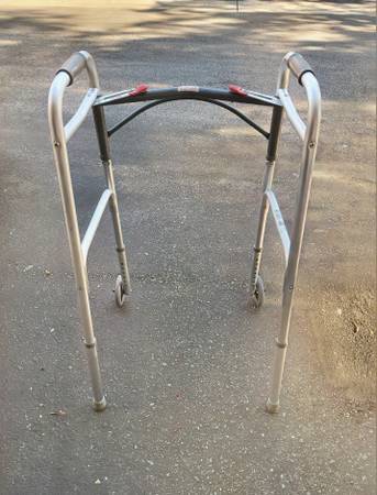 Walker with 4" wheel 1