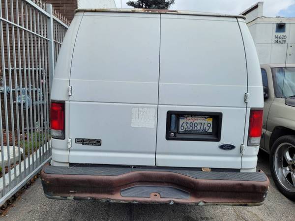 2001 Ford Econoline E-350 XL Cargo V8 Título Limpio 92,xxx Millas Barato - $4,350 (Panorama City 91402)63618290370305124
