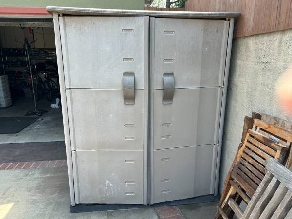 Rubbermaid Vertical Shed 1