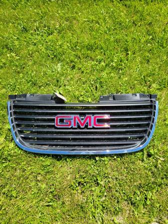 2007 GMC Yukon Grille 1