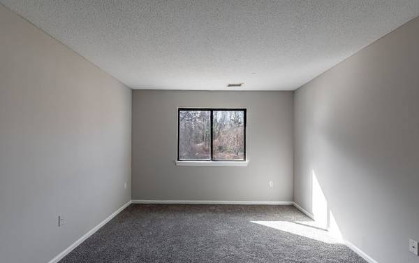 $2,245 / 2br - 1050ft2 - Community Room, Clubhouse, Bathrooms with Full-Size Tubs (1 Old Canal Way, Simsbury, CT)63989075445122124