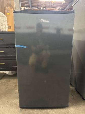 Midea Compact Refrigerator, 3.3 cu ft, Black 1