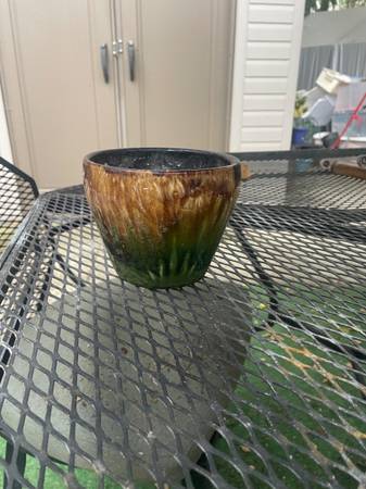 1930's Roseville Planter, Green & Brown - $50 (Hollywood Hills)63470806610817122