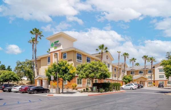$2,970 / 1br - $2,970/ 1br - Estudio amueblado - ¡Excelentes tarifas mensuales! (Simi Valley)63800544454401120