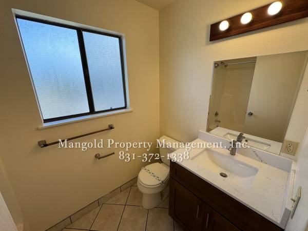 $1,975 / 526ft2 - Studio 1-Bath Upstairs Apartment with Private Patio and Fireplace! (Monterey)64009498095619124
