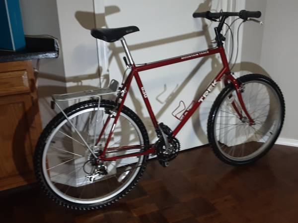 Impeccable condition.... TREK 830 mountain XL frame 26 tores 1
