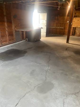$300 / 650ft2 - 3 Car Garage with lighting and light electric (Hessville)64201221412354123