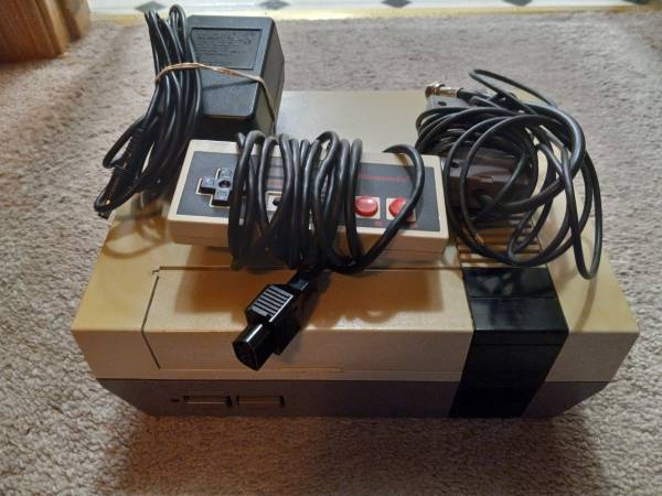 Nintendo NES System Game Console 1