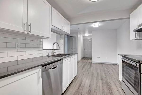 $2,265 / 2br - 908ft2 - Gorgeous 908 sq ft 2 bed / 2 bath - Prime location in Mountlake Terrac (Mountlake Terrace)63944965685250123