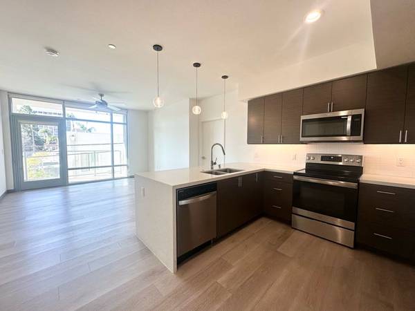 Dual Master 2 Bed 2 Bath - West Facing - Everything You Need! 1