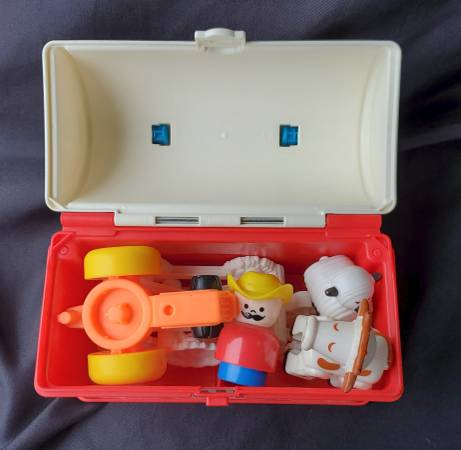 2008 Fisher Price Little People Play N Go Family Farm Set Carrier Toy - $25 (Tacoma)63471421111683124