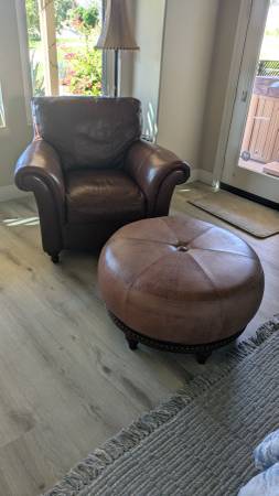 Leather chair and/or ottoman - Price reduced 1