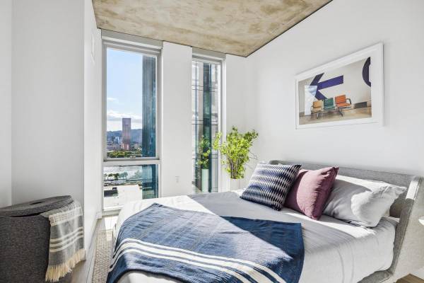 $1,721 / 1br - 631ft2 - Gorgeous 1 BR With Gas Range & Hardwood-4-6 Weeks Free! (Central Industrial East Side)63956925929730120