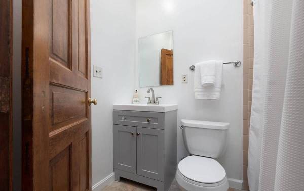 $1,700 / 2br - 1800ft2 - Brick patio and a deck in the back for your private entertaining. (Washington, DC)64040030789251122