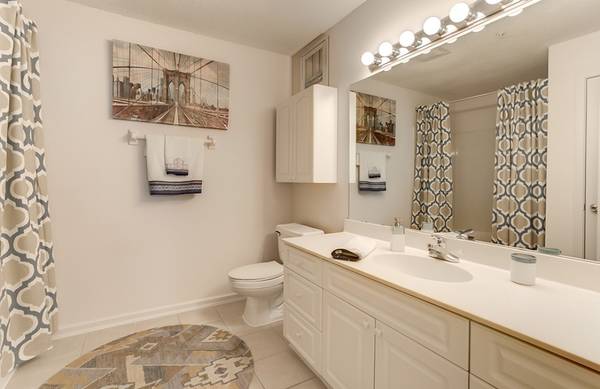 $1,255 / 1br - 822ft2 - When Minutes Matter, Live Where You Work & Play - TOUR Today! (FAT CITY)63903771300739123