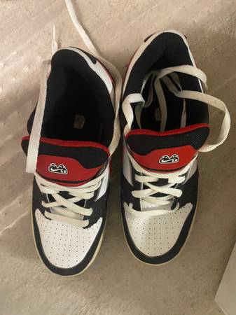 Like new Nike shoes size 7Y 1