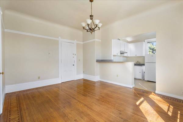 $1,995 / 1br - 2061 Central Ave #6 - 1 bedroom | 1 bath | Upper unit (alameda)63880014244611124