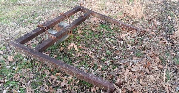 Heavy duty Tool for Unrolling Hay Rolls 1