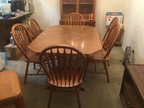 Dining table with 6 dining chairs 1