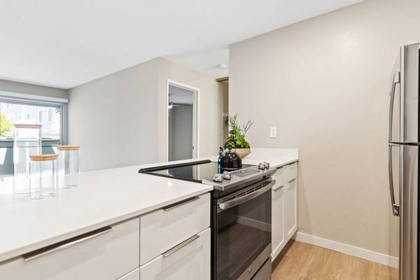 $3,655 / 2br - 971ft2 - ¡Incluye centro de fitness, casilleros para paquetes, spa, piscina y más! (campbell)63851965784321121