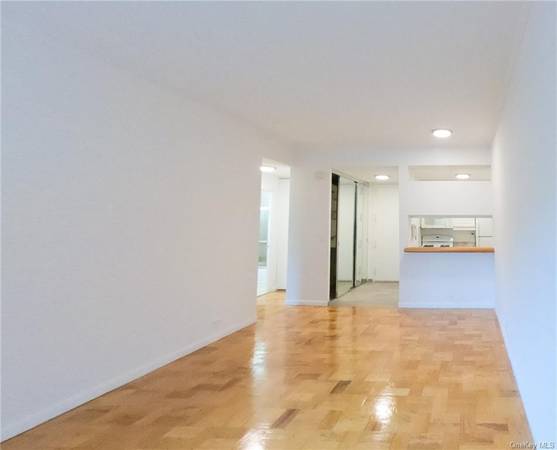 $4,700 / 1br - 730ft2 - One Bedroom Condo for Rent in Full Amenity, 24-Hour Doorman Luxury (Murray Hill)63854193728513124