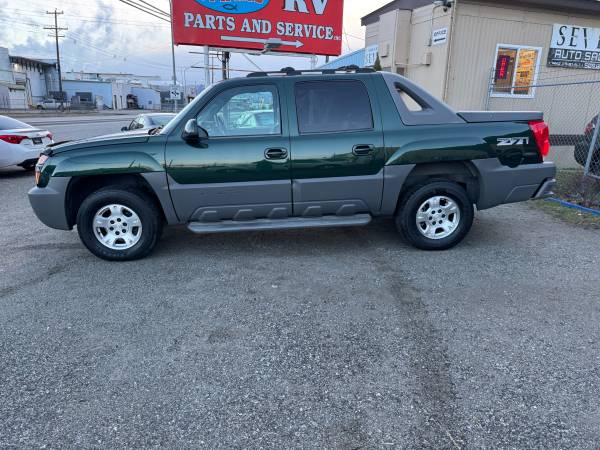 2002 Chevrolet Avalanche LTZ Low Miles!! 1