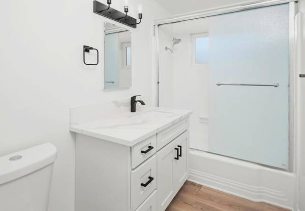 $2,495 / 1br - Access to 5 & 94 Freeways + Highway 163 - Gorgeous 1 Bedroom (Golden Hill)63775675403395122