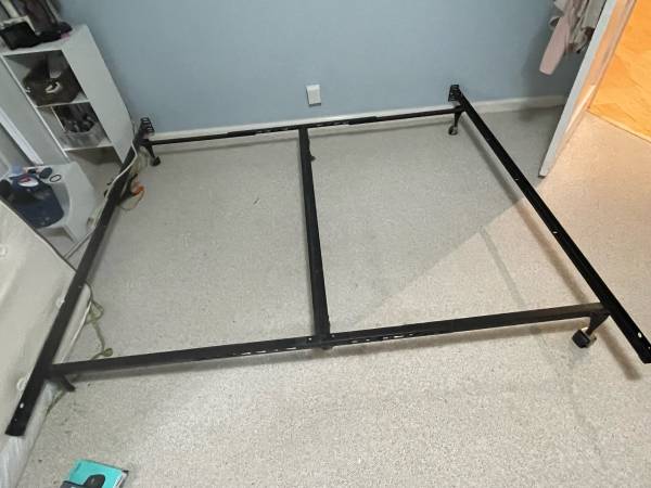 King Size Metal Frame (Adjustable Width) 1