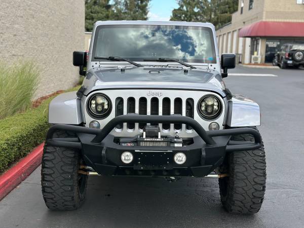 2015 Jeep Wrangler Unlimited Rubicon - ELEVADO - CUERO - MODIFICACIONES OVERLAND - $20,900 (Jeep Wrangler en Beaverton)63441436240515123