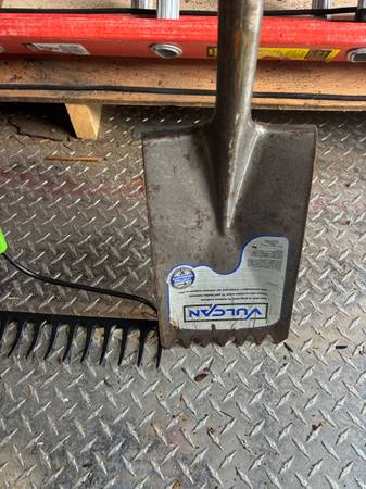 Vulcan long handled shingle ripper 1