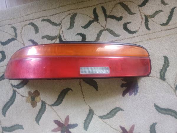 1992-94 Lexus SC300 SC400 Tail light driver side 1