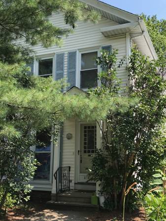 $2,300 / 2br - 1250ft2 - Charming Townhome Style Apartment for Rent (Florence)64017046984195120