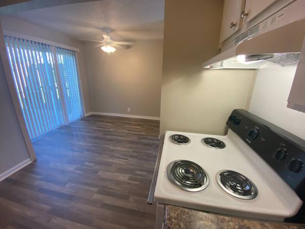 $1,225 / 2br - Wake Up In A New Apartment! Two Bedroom Townhome Available Now (Madison)63904821770882123