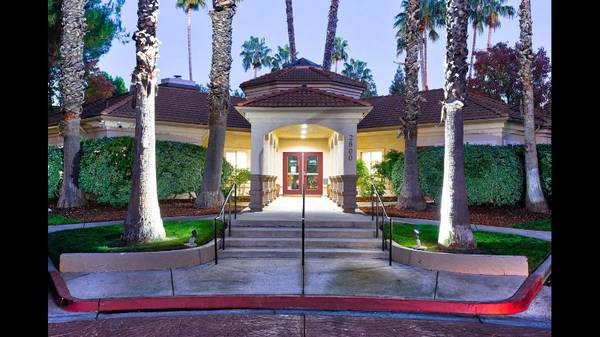 $2,406 / 2br - 1091ft2 - RESORT COMMUNITY WITH OLYMPIC POOL & SAND VOLLEYBALL (Sacramento / Natomas)63900439929731121